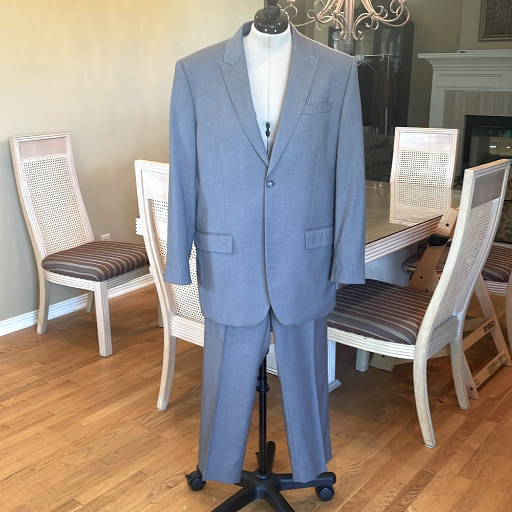 Mens Suit in medium gray